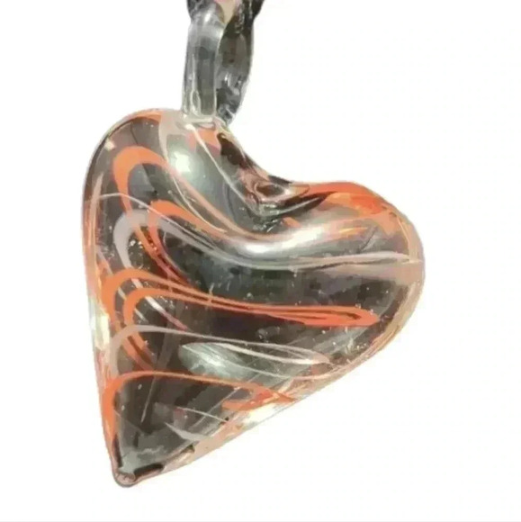 Hand blown heart pendant - Picture 1 of 3